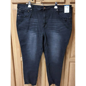 Terra & Sky Women's Plus Size Black Distressed High Rise Crop Jeans.